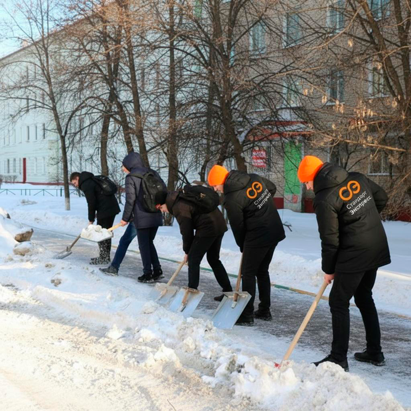 Уборка снега с крыш и территорий в Сорочинске
